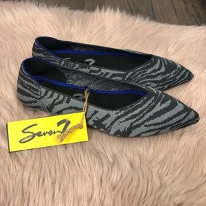 Seven7 Women/'s Elsa Point Toe Flats Sock Shoes Animal Print sz 7 NEW